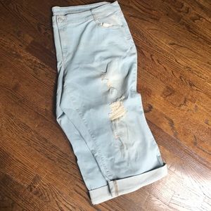 Light wash skinny crop